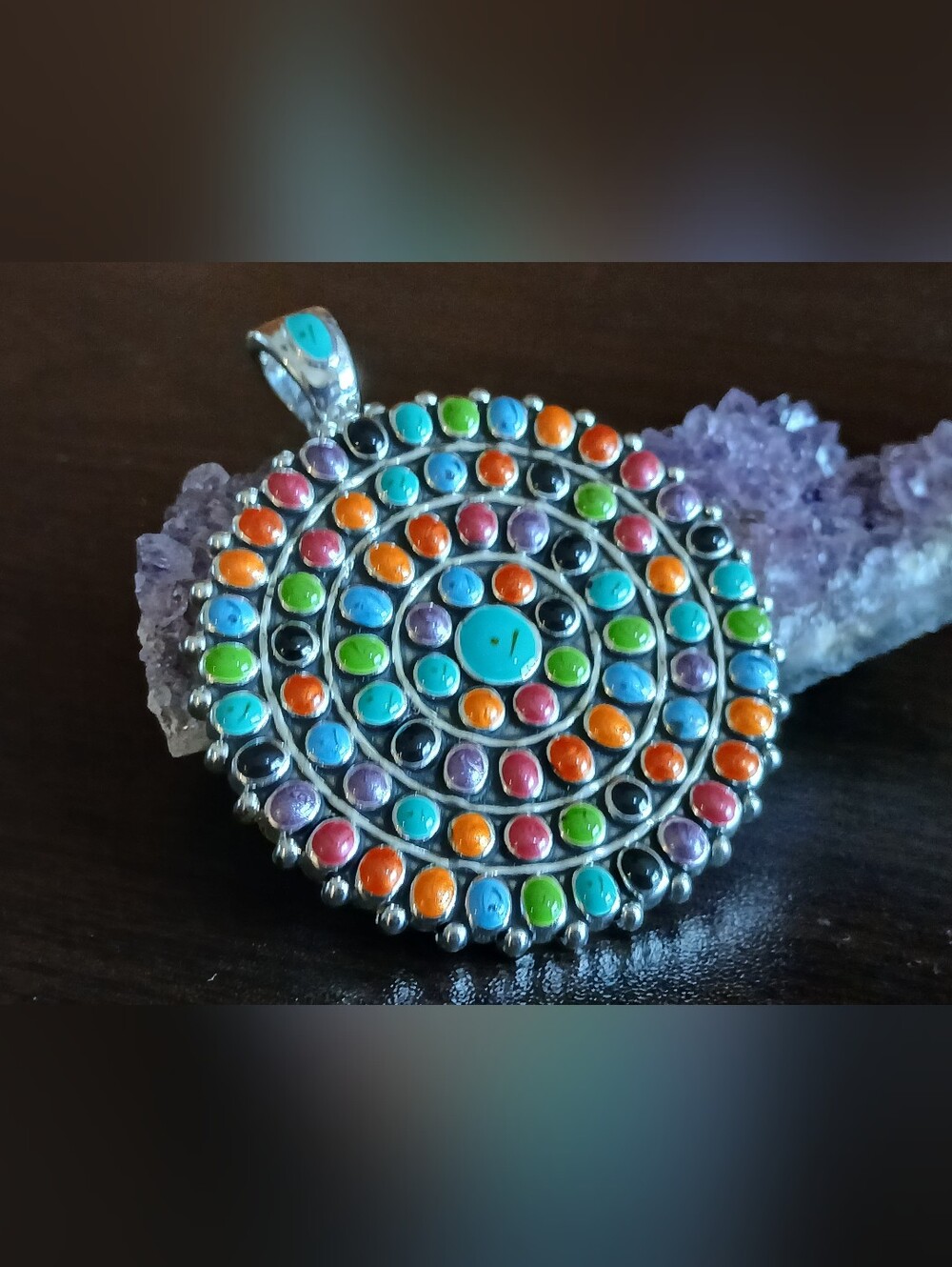 NWOT/ BEST round multi-coloured resin pendant